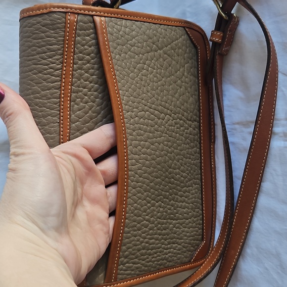 Vintage Dooney & Bourke Classic Tan and Brown Leather Crossbody Bag - Picture 4 of 13